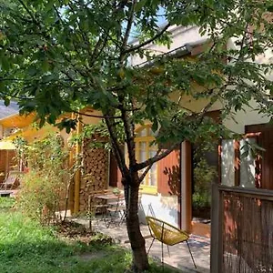 https://charmant-appartement-sur-cour-le-cerisier.midi-pyreneeshotels.com